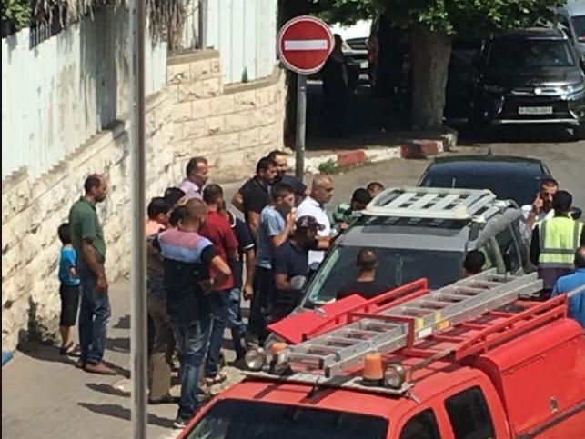 إنقاذ 3 أطفال في حالة اختناق داخل مركبة وسط مدينة طولكرم