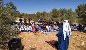 قلقيلية: اهالي كفر ثلث يؤدون “الجمعة” بمنطقة العيون تنديدا بإجراءات الاحتلال