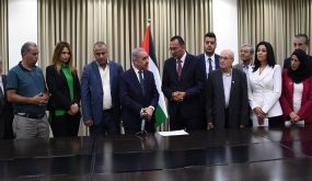 اشتية يرعى توقيع اتفاقيات منح مالية لـ17 مشروعا بدعم من صندوق التضامن الإسلامي