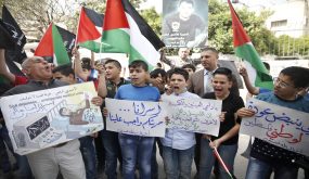 وقفة تضامنية مع الأسرى المضربين عن الطعام في طولكرم