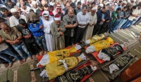 صحفي إسرائيلي يُكذّب جيش الاحتلال بشأن مجزرة دير البلح