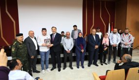 الوزير عساف وشبيبة ومجلس الجامعة الأمريكية يكرمون عددا من صحفيي القدس وجنين