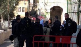 الاحتلال يعتقل 5 فتيات من محيط مصلى باب الرحمة