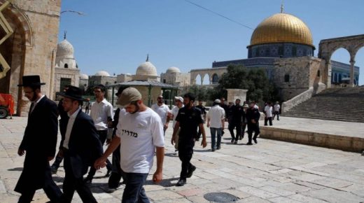 48 مستوطنا يقتحمون ساحات المسجد الأقصى