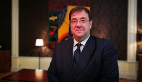 سفير فرنسا لدى لبنان يتفقد مخيم شاتيلا