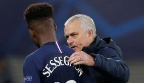 مورينيو يقود تدريبات توتنهام عبر الفيديو وسط إغلاق بسبب فيروس كورونا