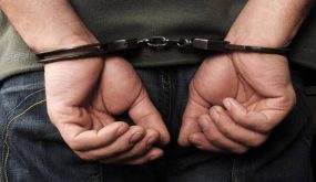 الشرطة تقبض على شخص وتحجز 5 مركبات لعدم التزامهم بتعليمات الطوارئ في طولكرم