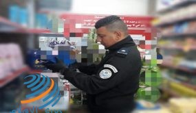 ضبط مواد غذائية منتهية الصلاحية في نابلس