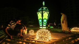 شهر رمضان يشعل الحيرة في زمن ”كورونا“.. هل يلغى الصيام؟