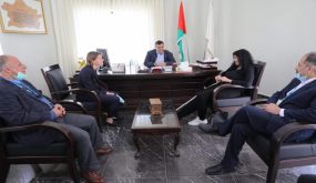 رئيس بلدية بيت لحم يطلع مديرة شؤون الأونروا على أوضاع المحافظة