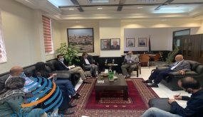 “الأشغال” و”الأونروا” تبحثان المشاريع التي تنفذها الوكالة في الضفة
