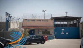 أسرى “عوفر” ينفون ما يتم تناقله بشأن وجود اتفاق مع إدارة سجون الاحتلال