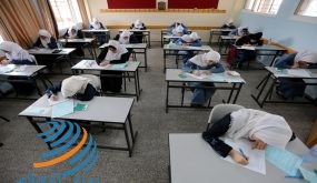 طلبة الثانوية العامة في قرية عزون عتمة يتقدمون لأول امتحاناتهم وفق إجراءات وقائية