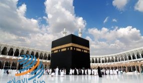 الحجاج يؤدون صلاتي الظهر والعصر جمعا وقصرا في عرفات