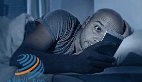 كيف يضر الضوء الأزرق للهاتف والكمبيوتر المحمول بصحتك؟