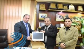 محافظ سلفيت يسلم أجهزة طبية لمستشفى الشهيد ياسر عرفات