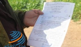 الاحتلال يخطر بوقف بناء “غرف زراعية” جنوب الخليل