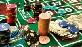 القبض على أمريكي أنفق إعانات كورونا علي ألعاب الميسر