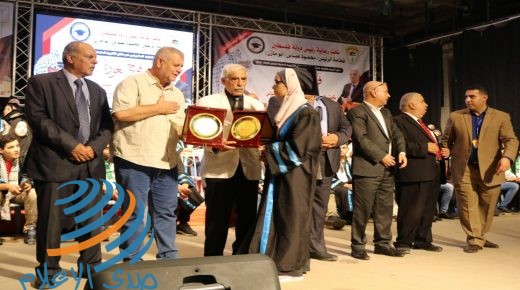 أبو هولي يعلن عن صرف مكرمة رئاسية لـ 830 طالباً وطالبة من المتفوقين في قطاع غزة ابتداء من غد الاثنين