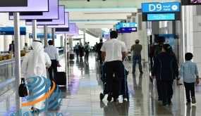 الإمارات تمنح حاملي أذونات الدخول المنتهية شهرا إضافيا
