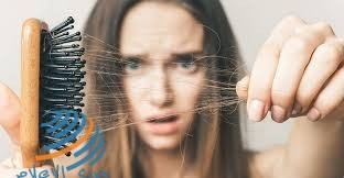 الأسباب الـ12 الأكثر شيوعاً لتساقط الشعر عند النساء