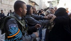 الاحتلال يعتقل سيدة وشابا من القدس بعد التنكيل بهما
