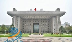 جامعات بكين تستقبل طلابها وسط إجراءات صارمة للسيطرة على كوفيد-19