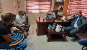 محافظ جنين ومدير الصحة يتفقدان قرية فحمة