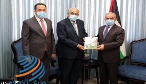رئيس الوزراء يتسلم تقرير اللجنة الوطنية للتربية والثقافة والعلوم للعام 2019 وتقرير مساهمتها في ظل “كورونا”