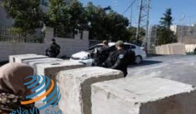 الاحتلال يضع مكعبات اسمنتية على طريق الباذان شرق نابلس