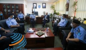 اشتية يشيد بجهود الشرطة في مكافحة “كورونا”