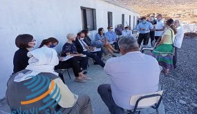 ممثلو دول أوروبية يتفقدون مدرسة تجمع رأس التين المهددة بالهدم