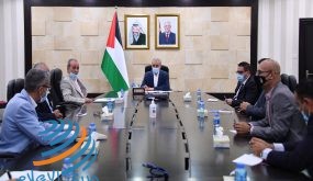 التقى وفدا من منظمات حقوق الانسان: اشتية يؤكد صون الحريات العامة