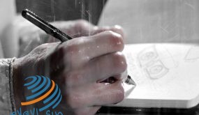 قلم ومفكرة يدومان للأبد ويعملان في أقسى الظروف