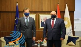 الشوا يطلع ممثل الاتحاد الأوروبي على آخر تطورات القطاع المصرفي