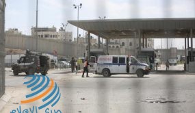 الاحتلال يغلق حاجز قلنديا