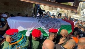 جماهير غفيرة من أبناء شعبنا تشيع جثمان المناضل الكبير حكم بلعاوي في طولكرم