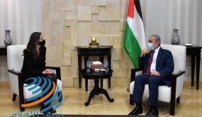 اشتية يستقبل فريق “الرؤية العالمية” ويطلع على برامجها