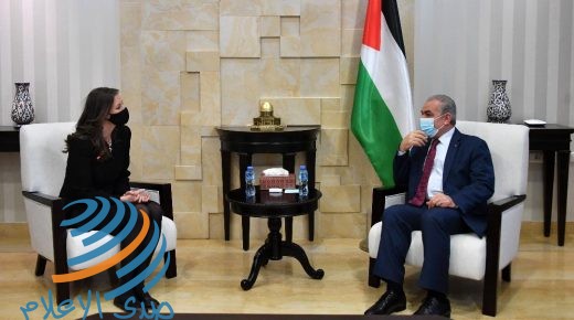 اشتية يستقبل فريق “الرؤية العالمية” ويطلع على برامجها