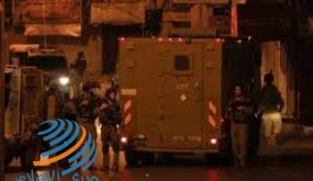 الاحتلال يعتقل 5 مقدسيين من العيسوية بينهم سيدة وأب ونجله