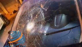 مستوطنون يهاجمون مركبات المواطنين قرب ترمسعيا