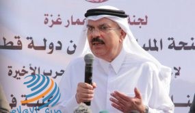 السفير القطري العمادي يتسلم ملف كشوفات مستحقات موظفى حكومة غزة
