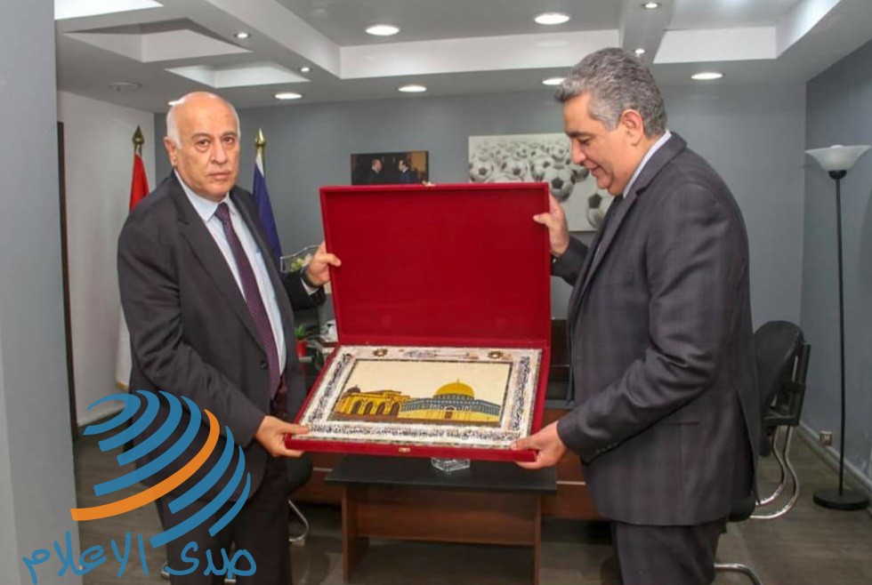 الرجوب يبحث مع رئيس الإتحاد المصري لكرة القدم التعاون المشترك
