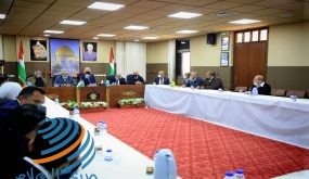 محافظ طولكرم عصام أبو بكر ووزير التربية والتعليم مروان عورتاني يناقشان عدداً من القضايا