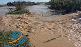 الاحتلال يغرق أراضي المواطنين الزراعية شرق غزة