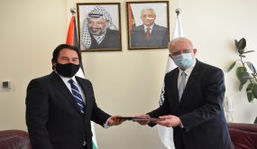 المالكي يتسلم نسخة من أوراق اعتماد ممثل جمهورية تشيلي لدى فلسطين