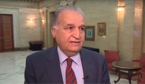 السفير جرادات يطلع وكيل وزارة الخارجية العُمانية للشؤون الدبلوماسية على آخر التطورات
