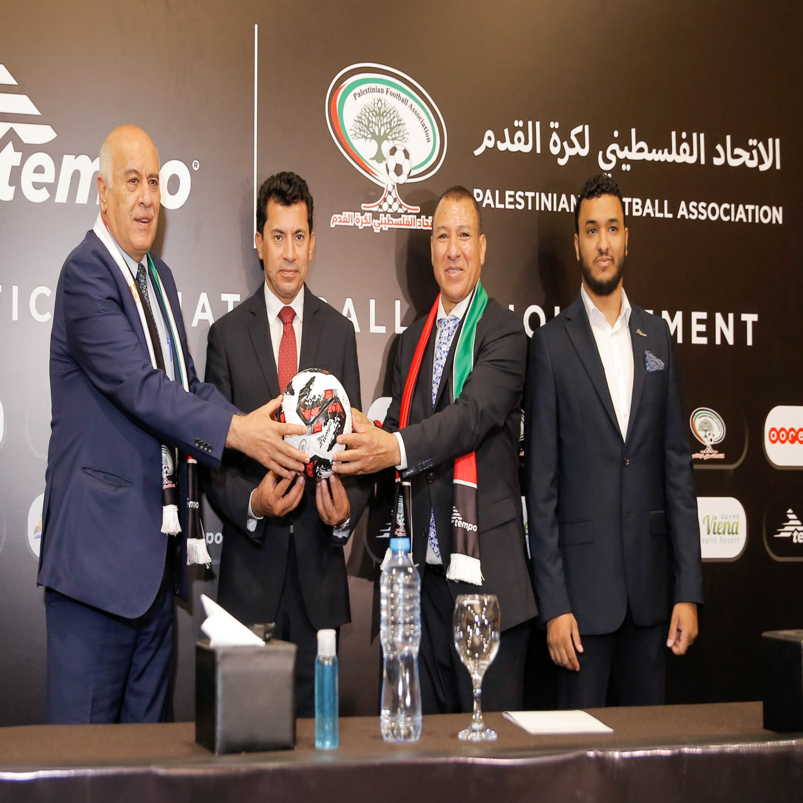 الرجوب يوقع بروتوكول تعاون لاختيار كرة القدم ماركة (Tempo) كرة رسمية للاتحاد