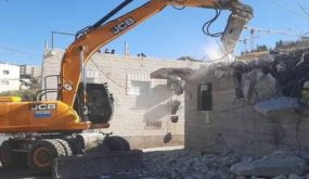 الاحتلال يجبر مقدسيا على هدم منزله في العيسوية