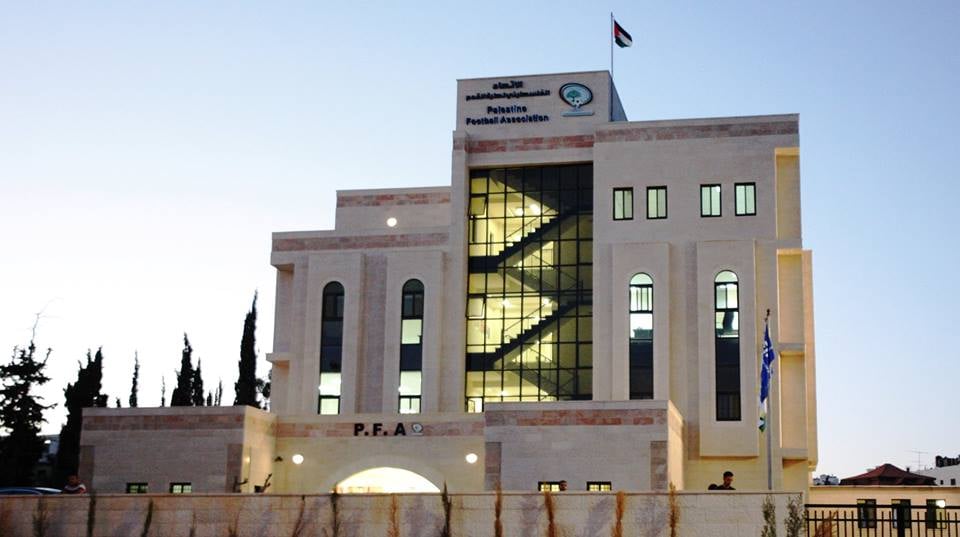 اتحاد كرة القدم يستنكر قرار نادي برشلونة خوض مباراة ودية أمام “بيتار” العنصري